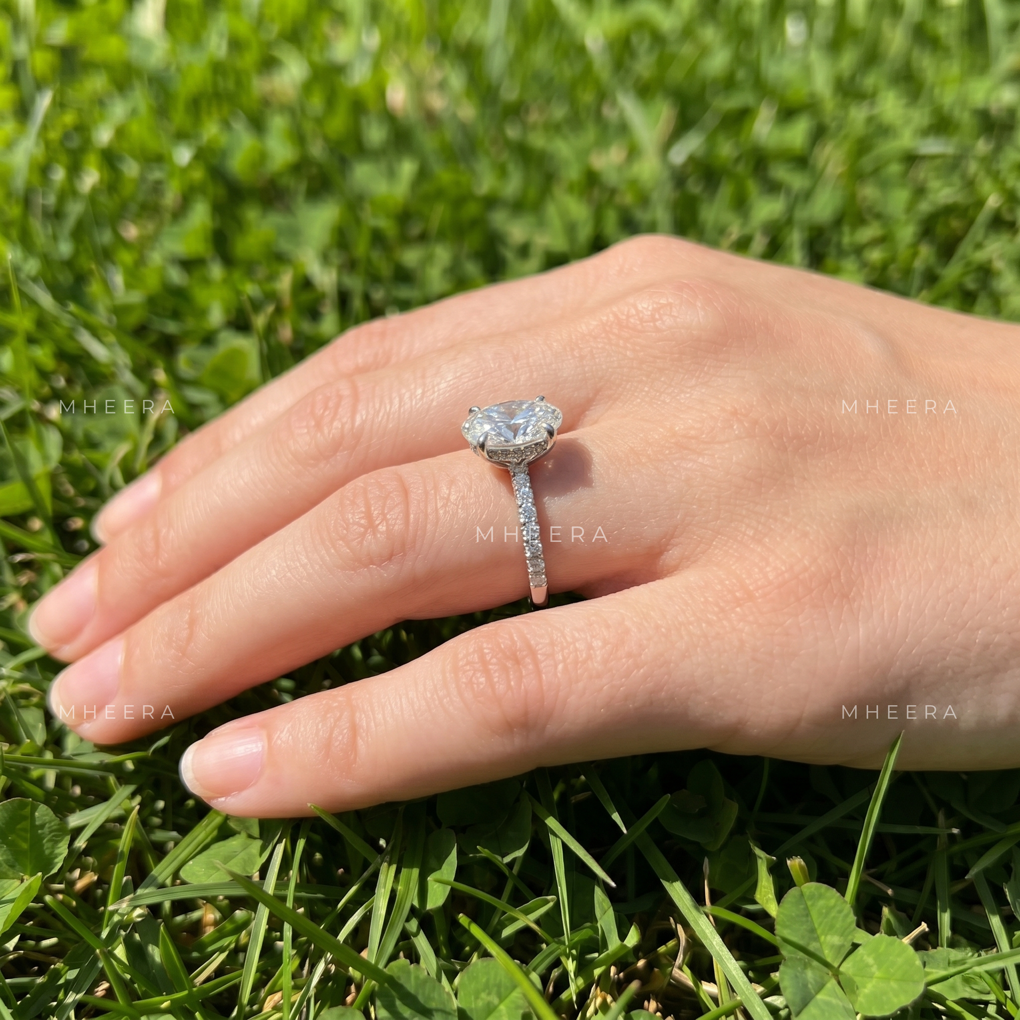 Timeless Aura Oval Brilliant Lab-Grown Diamond Engagement Ring